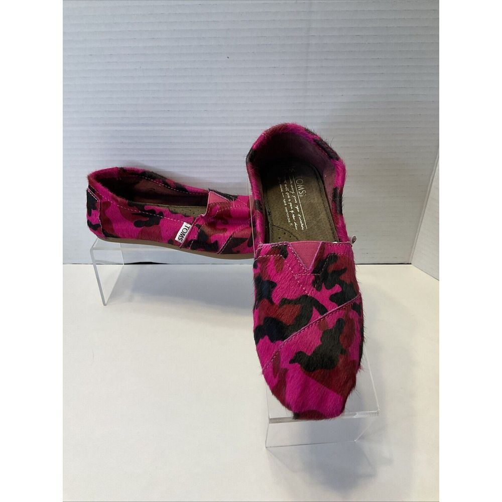 TOMS Alpargata Pink Red Black Faux Fur Camo Slip On Women's Flats Casual Sz 5‎